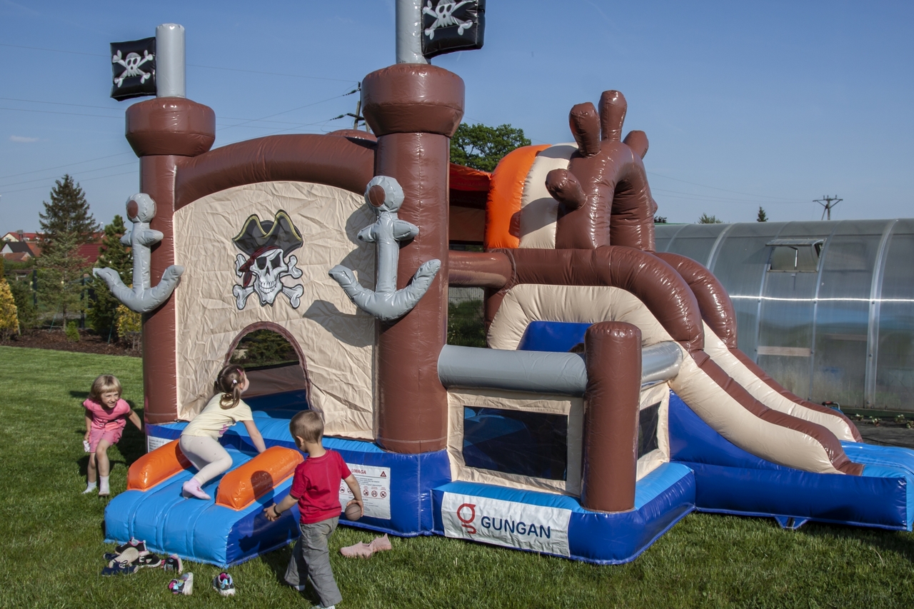 Dmuchaniec Zamek piracki