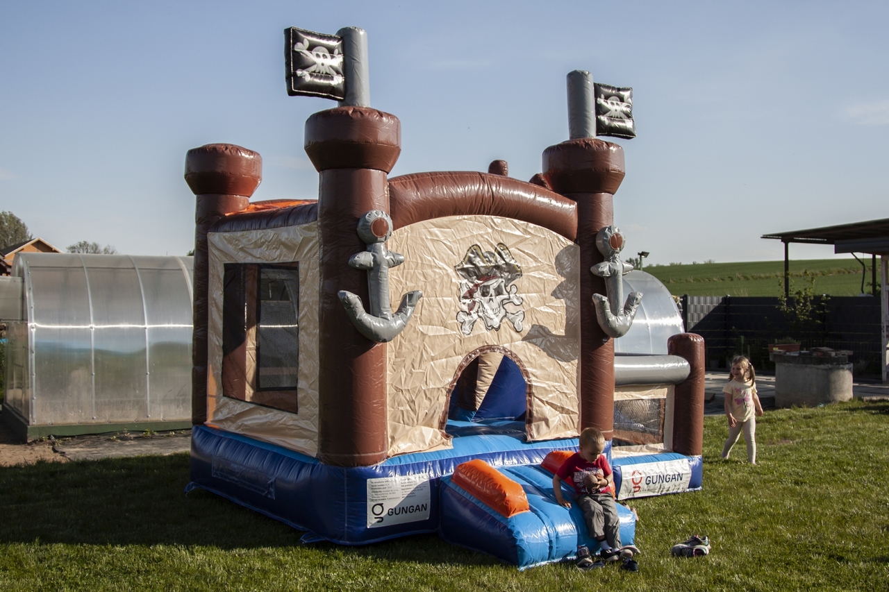 Dmuchaniec Zamek piracki